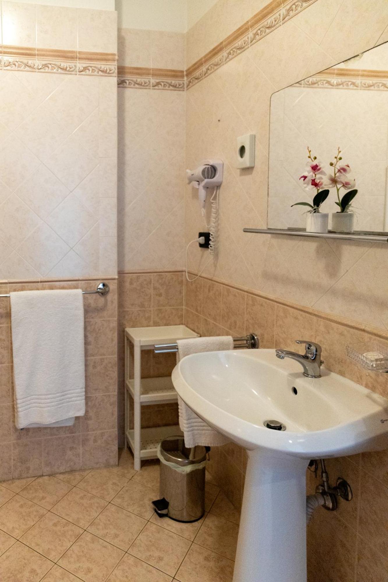 Hotel Giallo Noceto Eksteriør billede